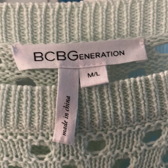 Women’s Sweater - Picture 3 of 5